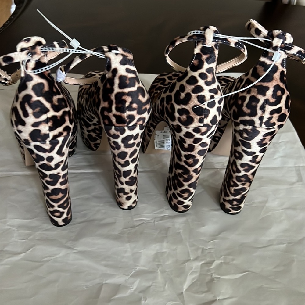 Steve Madden Skyrise Leopard Velvet Platform Pumps. - Picture 7 of 13